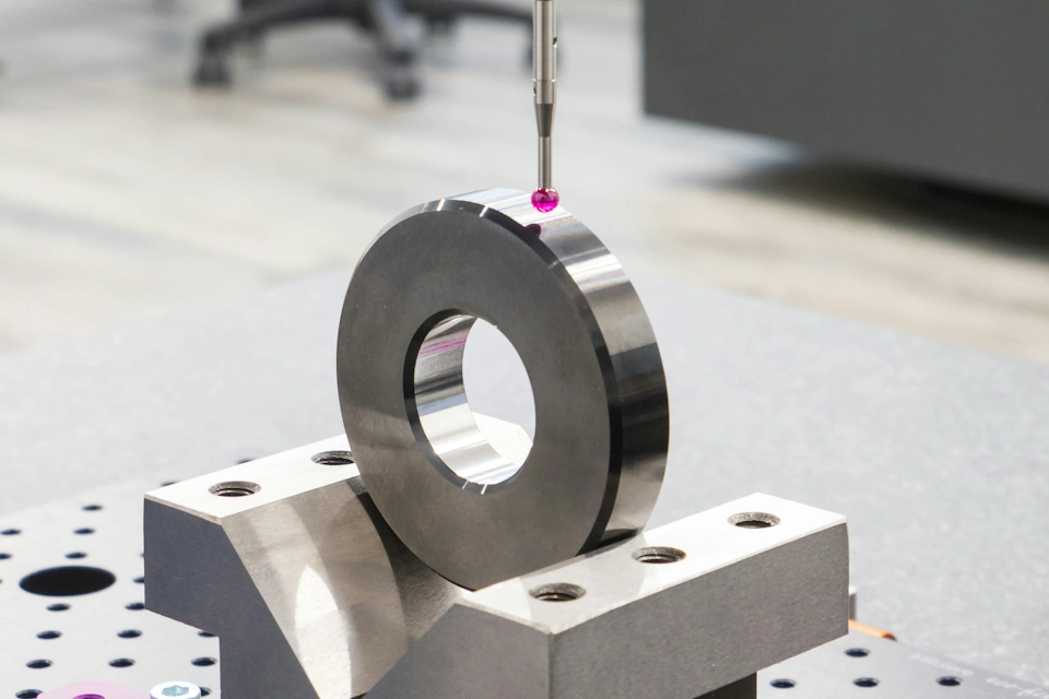 Pressing and sintering tungsten carbide parts